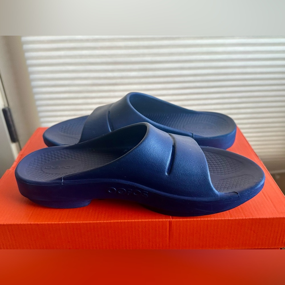 OOFOS Navy Comfort Unisex Slides - Picture 4 of 9